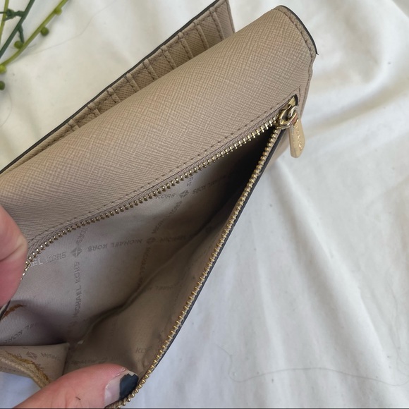 Michael Kors Beige Neutral Textured Leather Continental Long Snap Shut Wallet - Picture 13 of 14